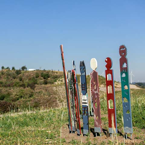 Stelen eines Land-Art-Projektes des Gymnasiums Syke